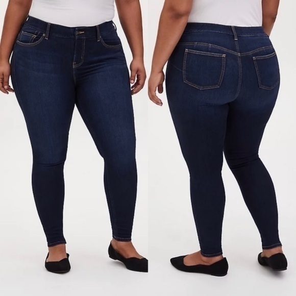 TORRID BOMBSHELL SKINNY- PREMIUM STRETCH DARK WASH - Picture 5 of 5